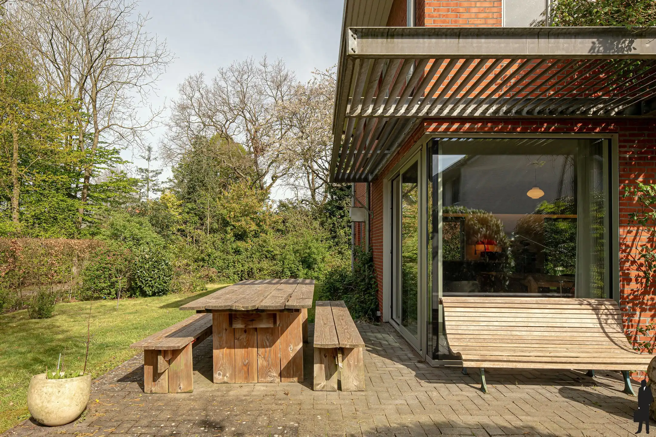 Ruime woning met zorgwoning foto 37