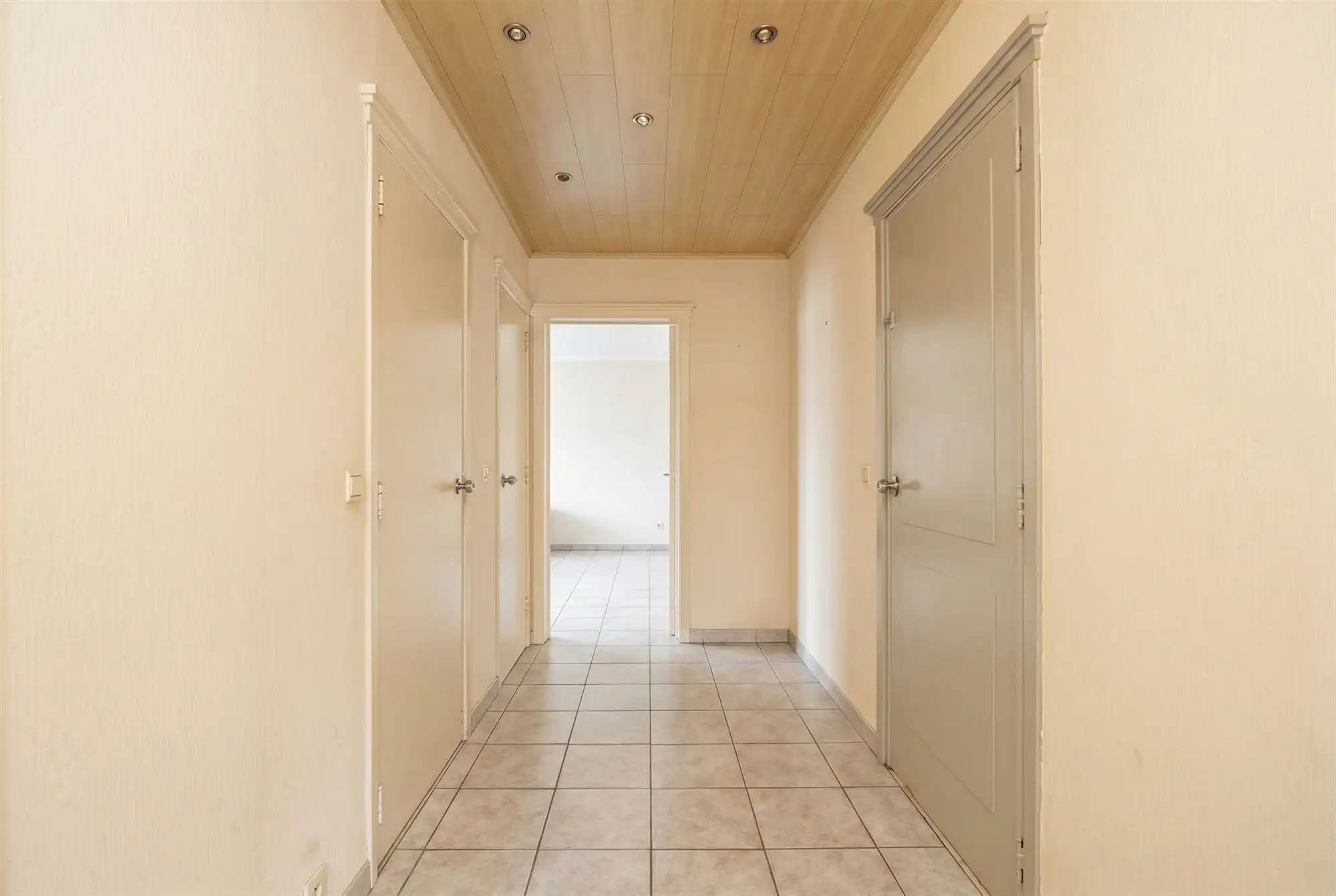 Instapklaar appartement met terras en garage foto 15