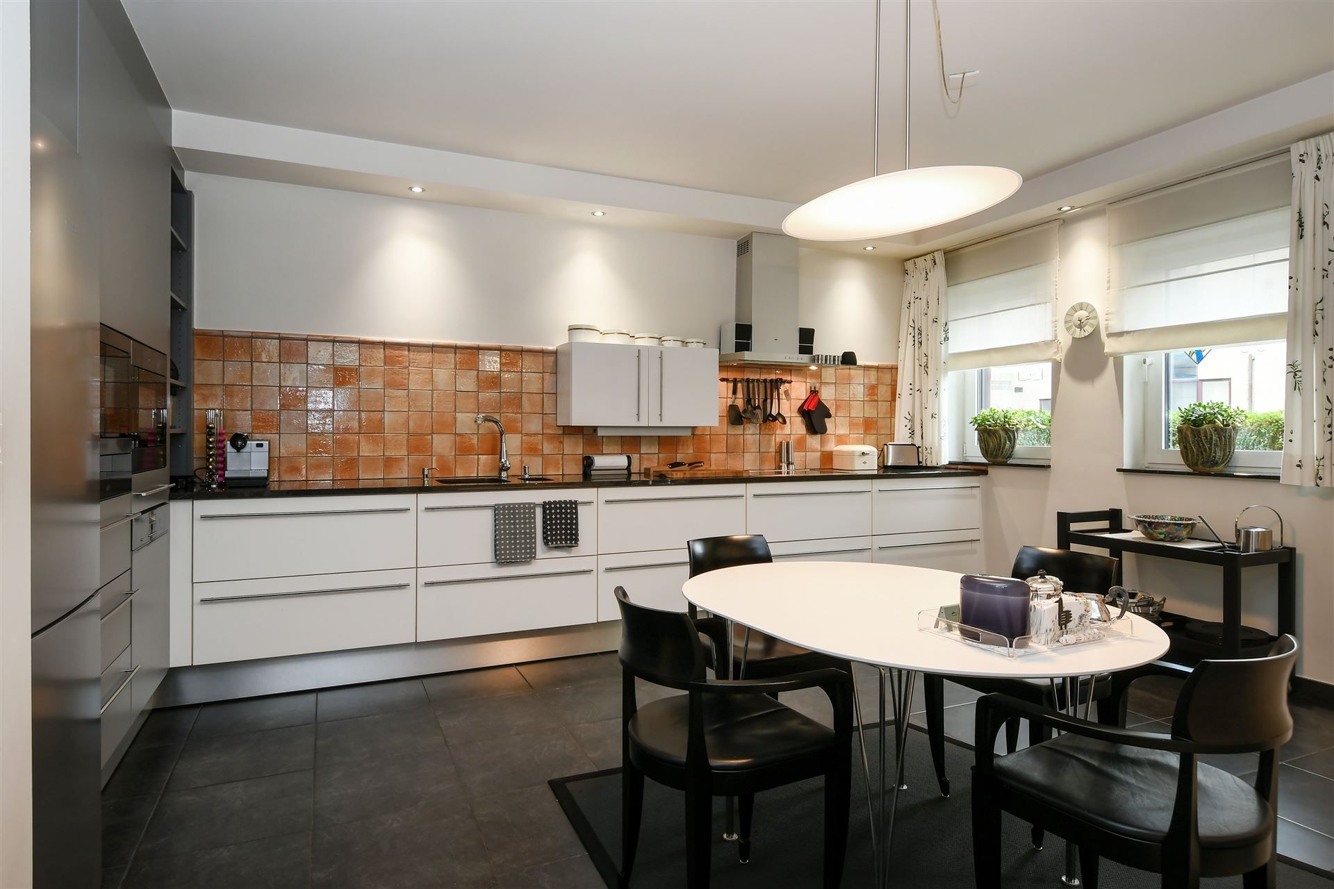 Luxueus en instapklaar appartement met 3 terrassen en ondergrondse garagebox in residentie “Leemhoek III” te Maaseik. foto 17