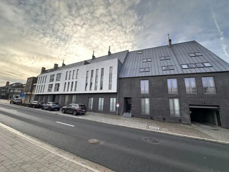 Ruim en lichtrijk 2-slaapkamerappartement met groot terras foto {{pictureIndex}}