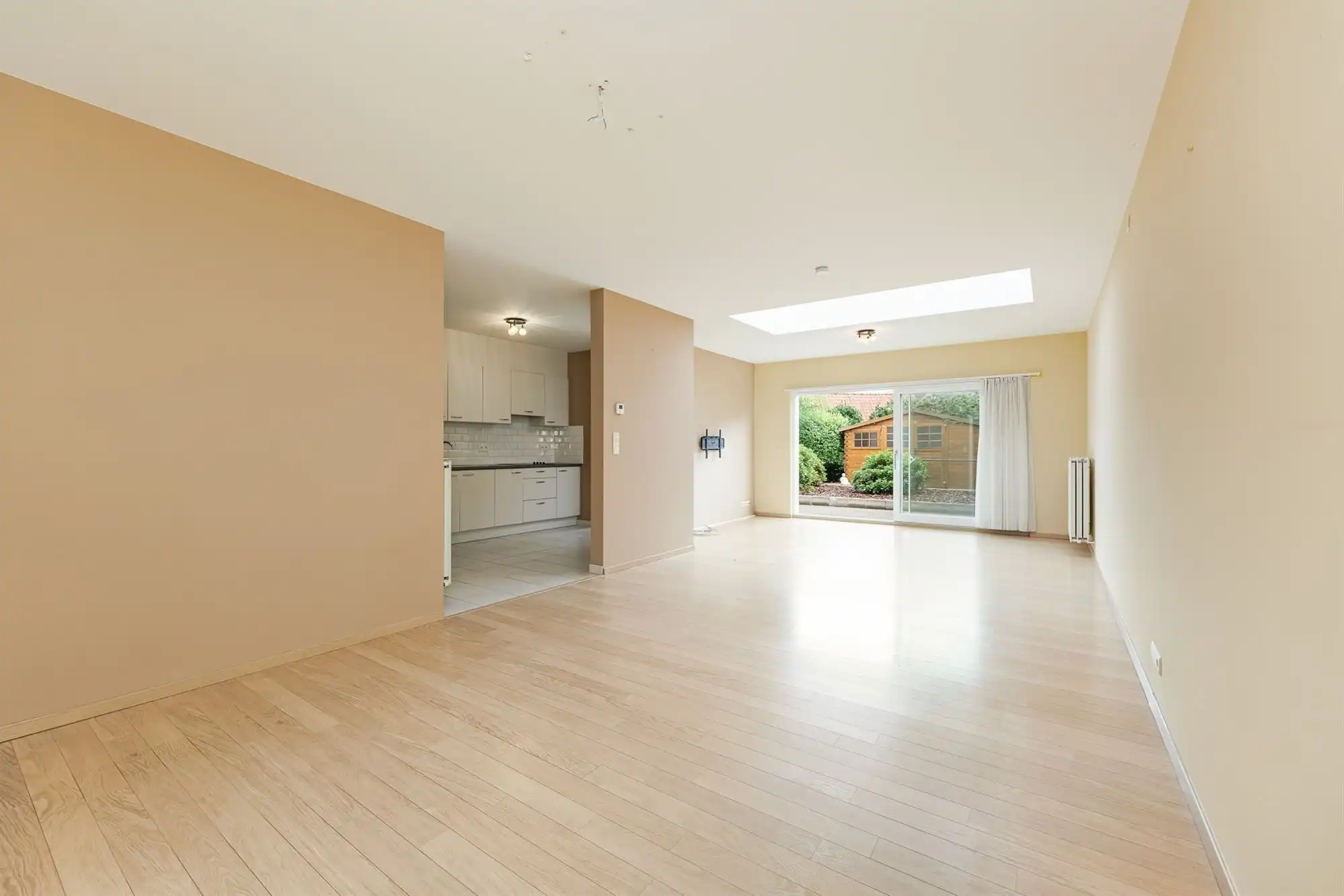 Instapklare ruime woning met 4 slpkmrs. en tuin foto 3