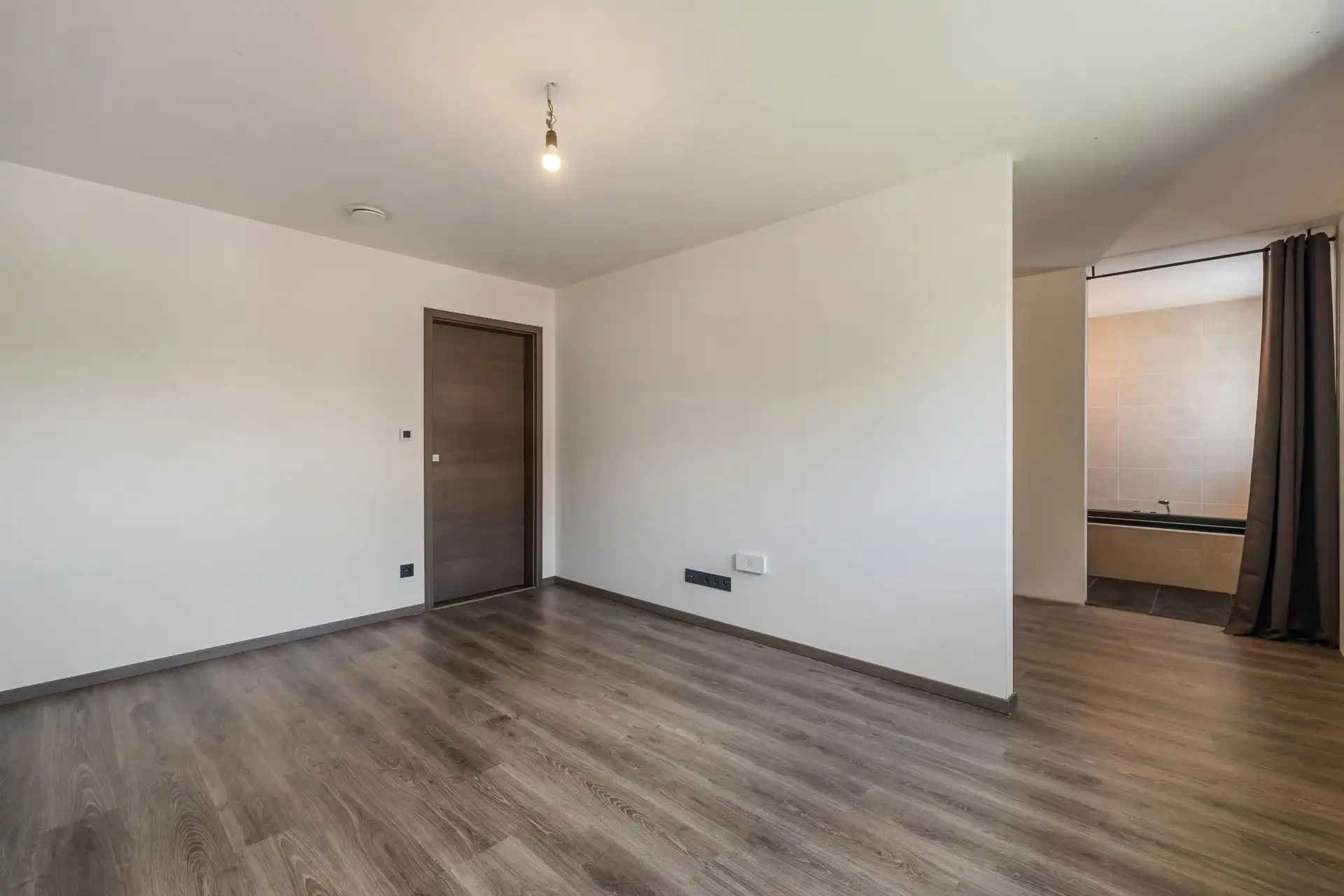 Ruime gezinswoning met 3 slaapkamers en 2 badkamers op een absolute toplocatie foto 11