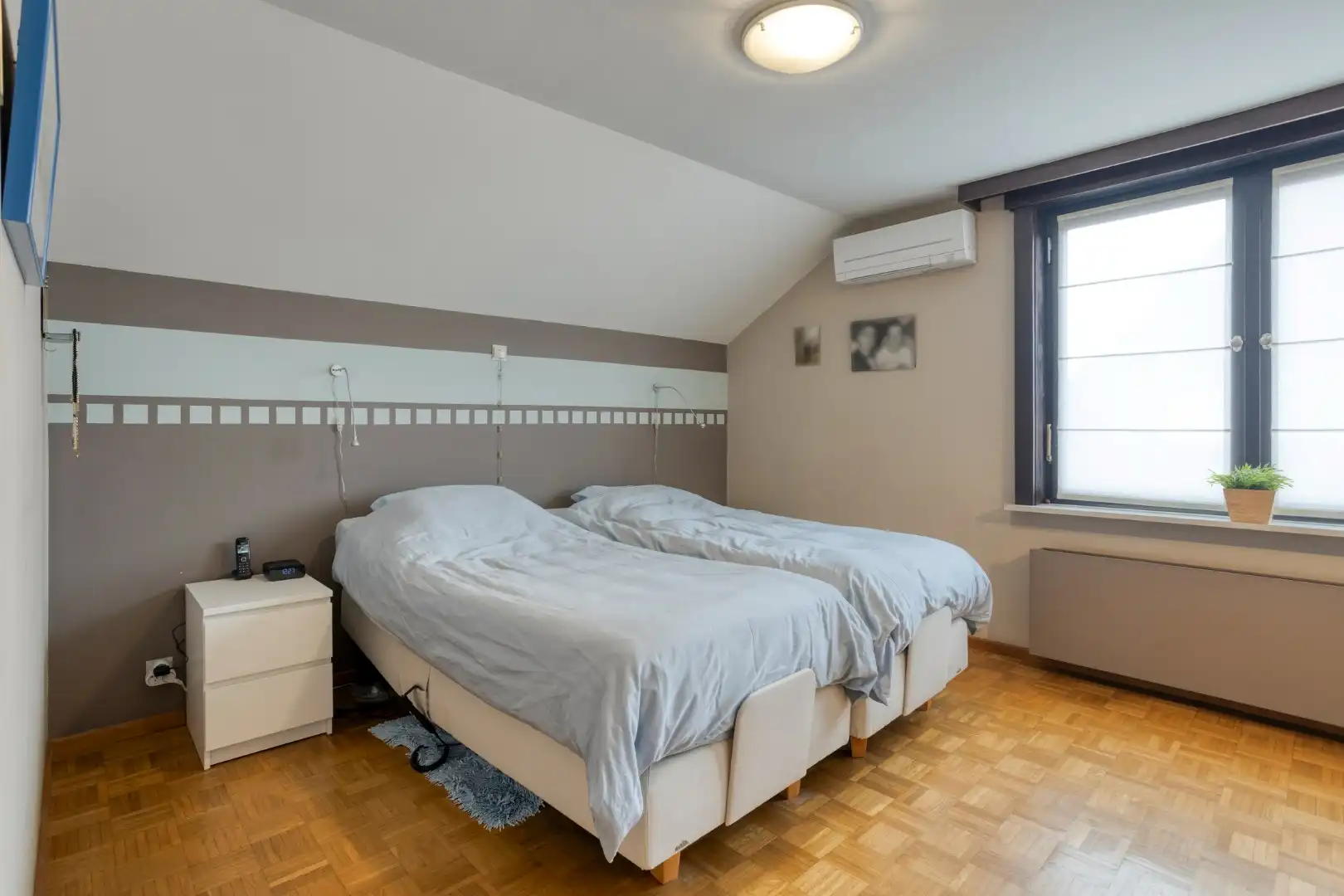 Open bebouwing met mooie tuin en 2 garages op topligging! foto 13