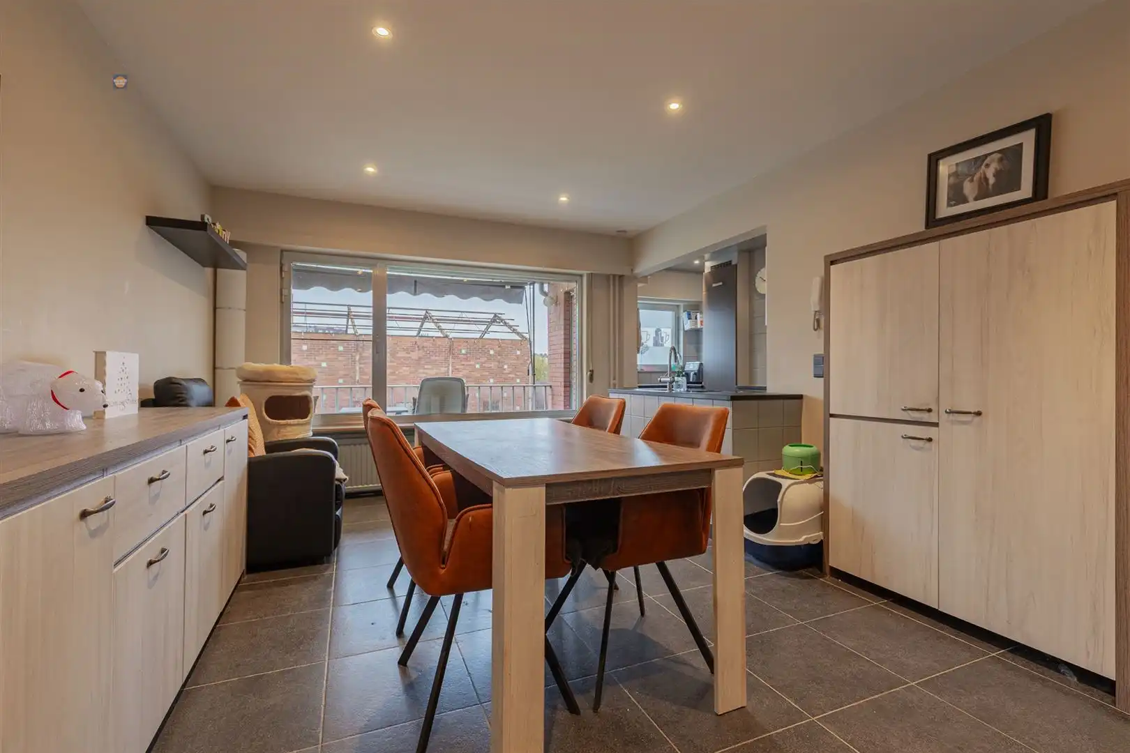 Ruime bel-etage met 3 slaapkamers, grote garage en gezellige tuin foto 6