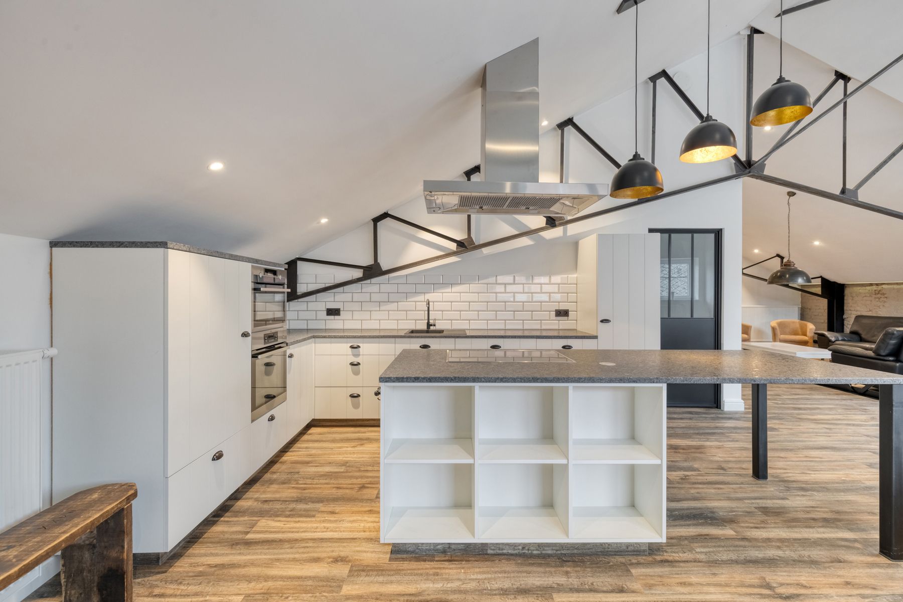 Recent vernieuwde loods met bovenliggend luxe appartement ! foto 24