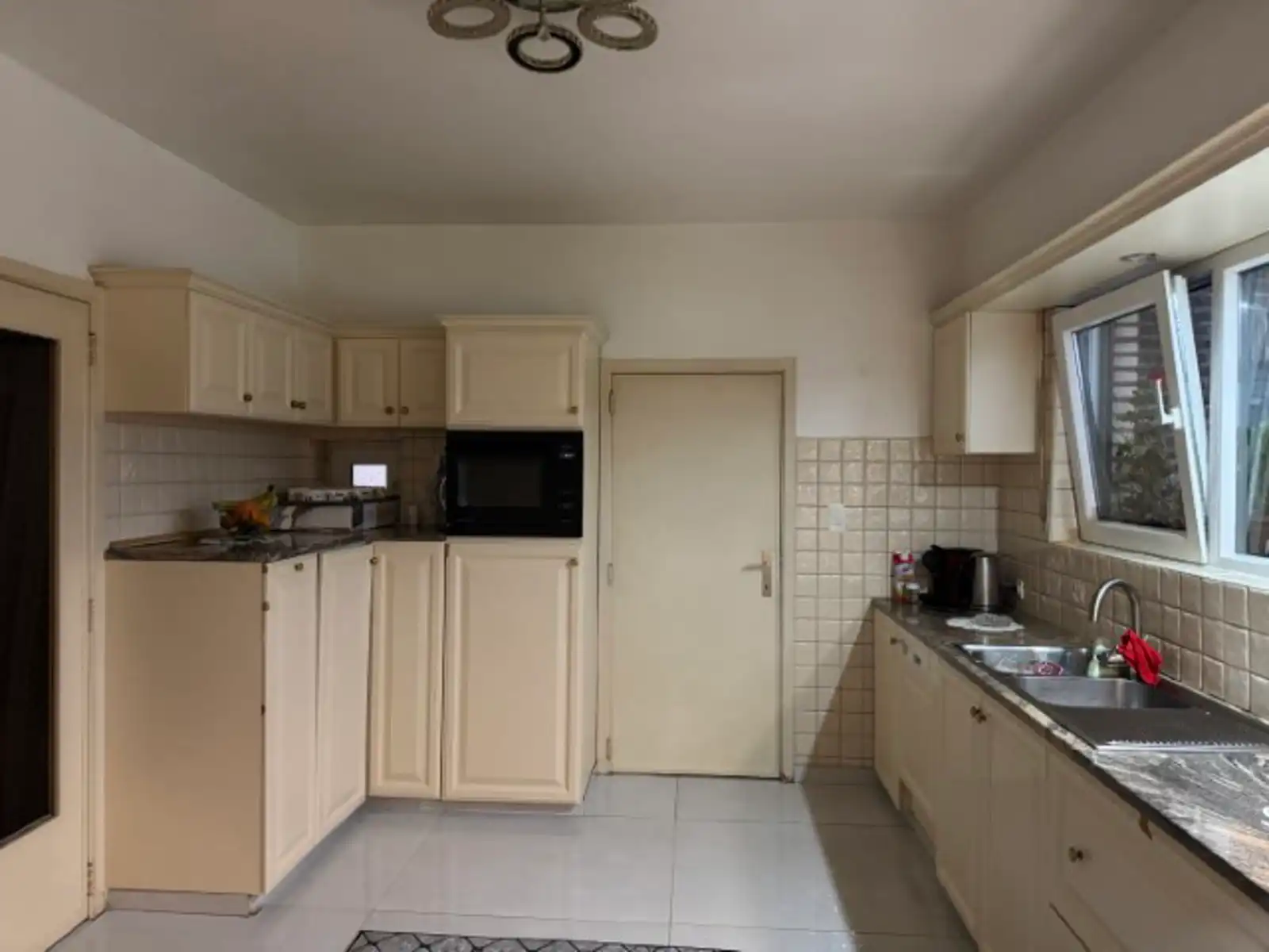 Zeer ruime woning foto 6