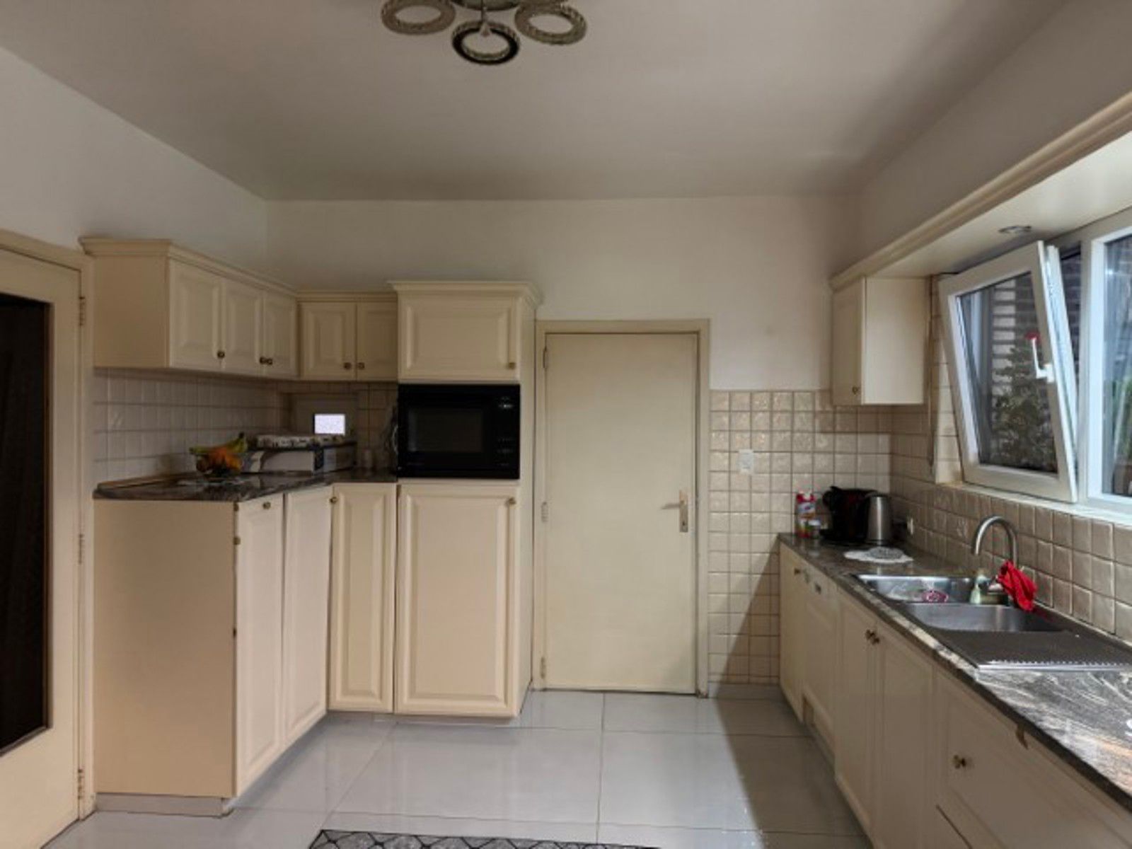 Zeer ruime woning foto 6