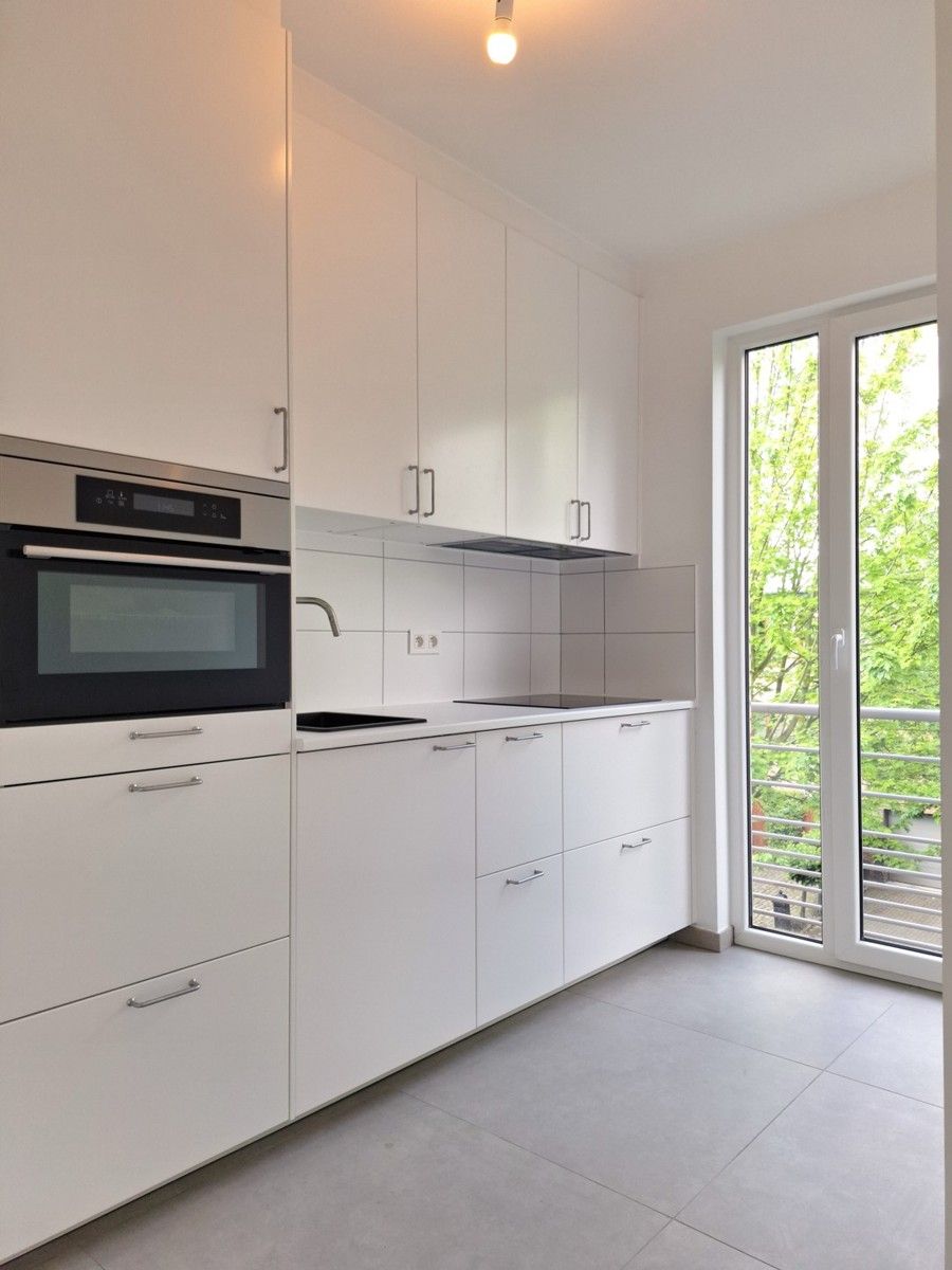 Lichtrijk gelijkvloers appartement met 1 slaapkamer, tuin, autostaanplaats en kelderberging foto 4