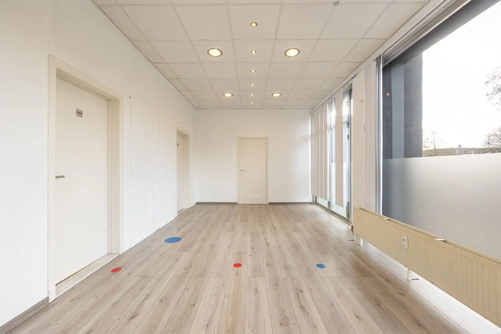 Veelzijdige commerciële ruimte met privé parkeerplaatsen  foto 19