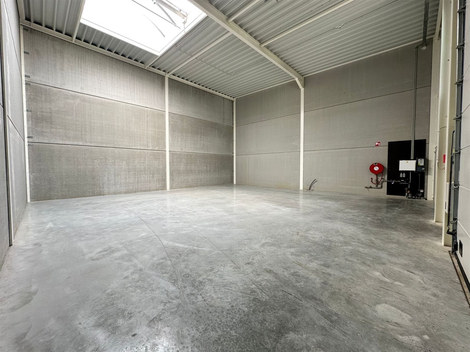 TE HUUR: Moderne KMO-unit van 144 m²! foto 5