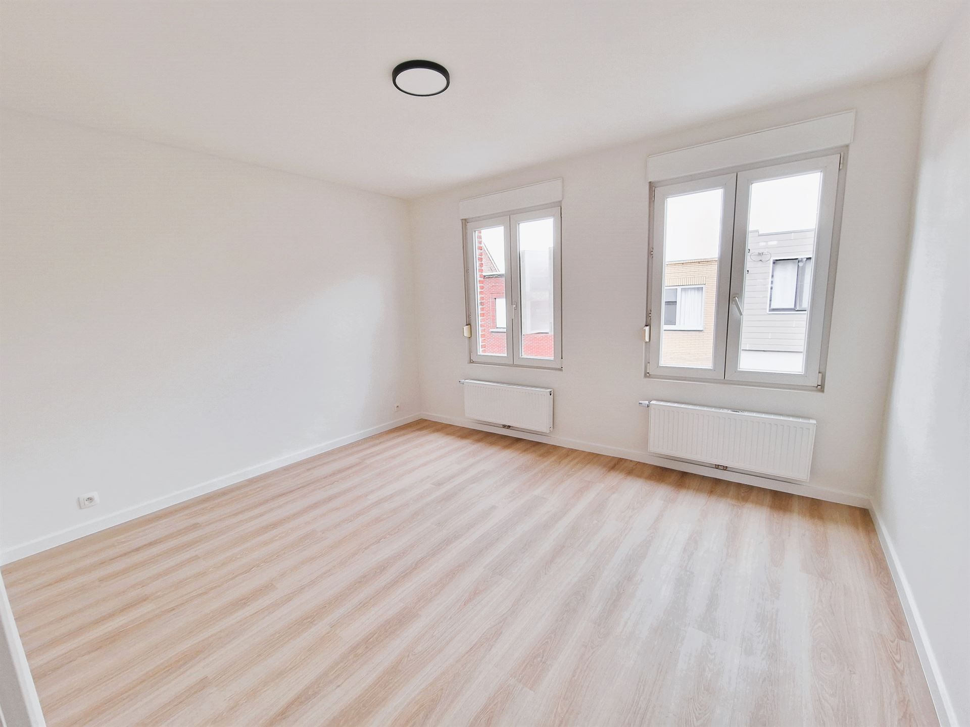 Gerenoveerde woning met 2 slpk en tuin foto 12