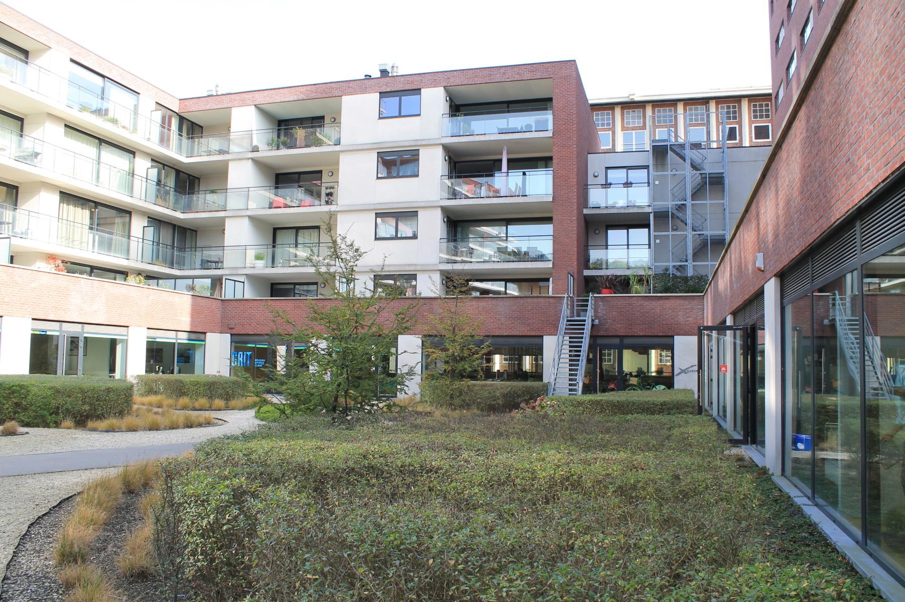 Modern kantoor met parkings foto 20