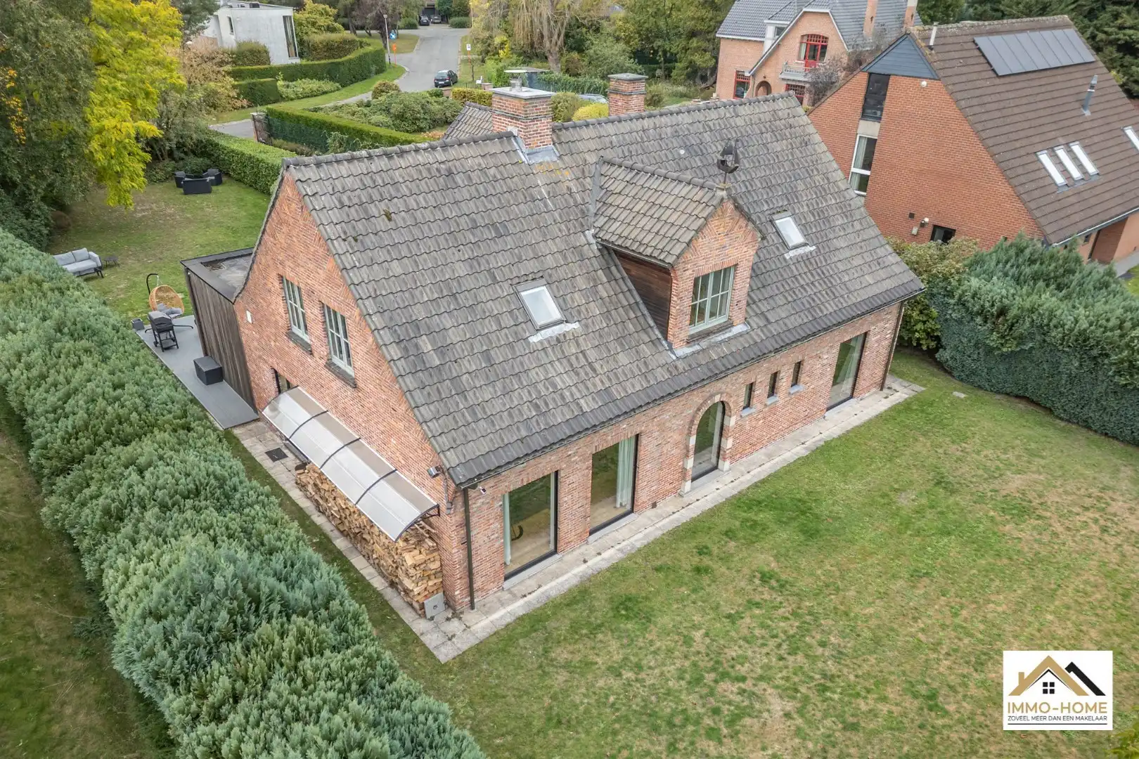 Gerenoveerde ruime gezinswoning met tuin en dubbele garage! foto 27