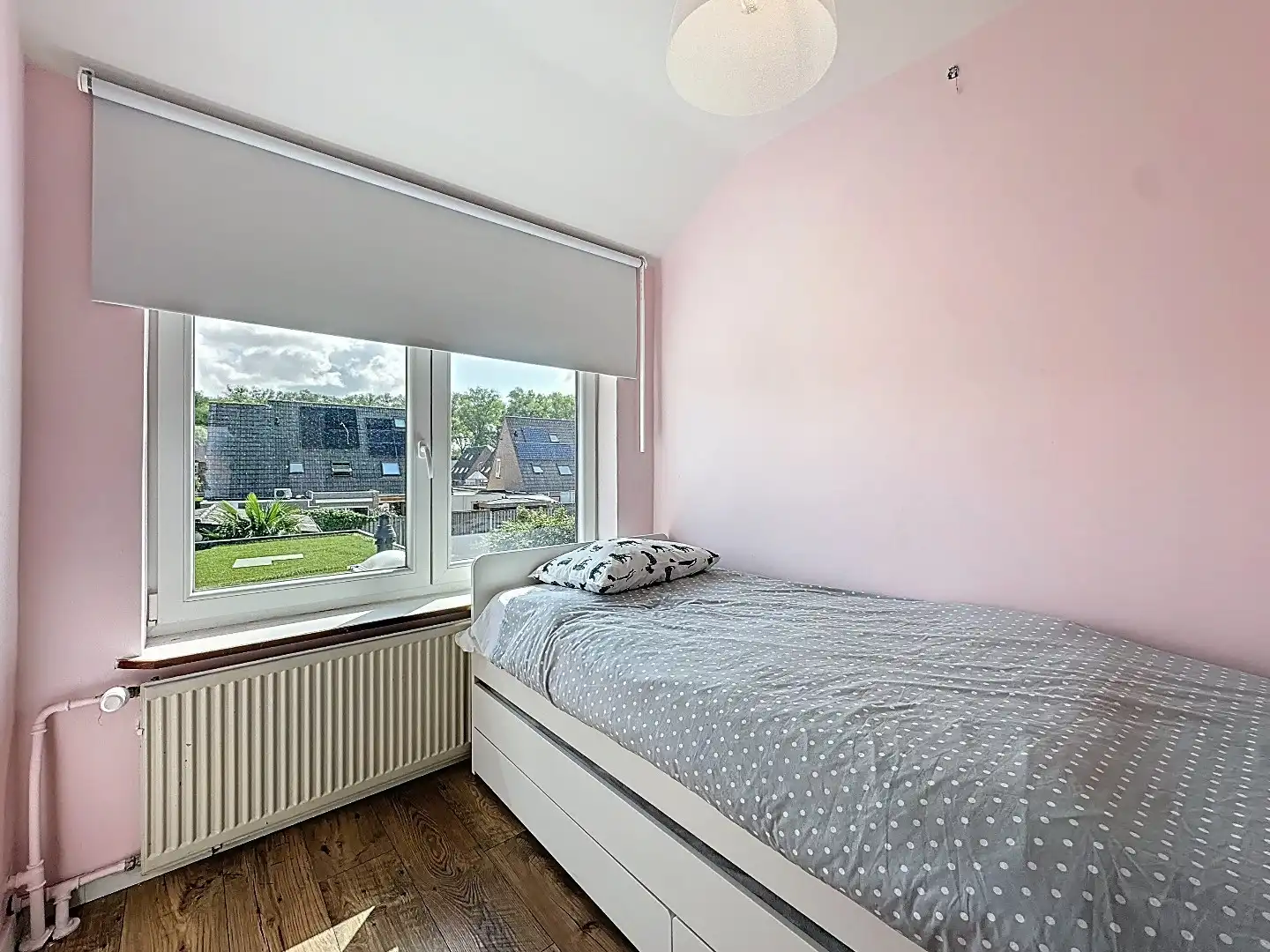 Ruime hoekwoning nabij centrum foto 22