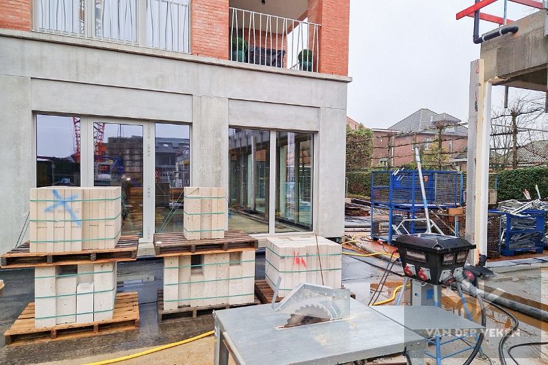 Casco en centraal gelegen nieuwbouw handelsgelijkvloers (160m²) met gezellig terras (130m²) foto 6