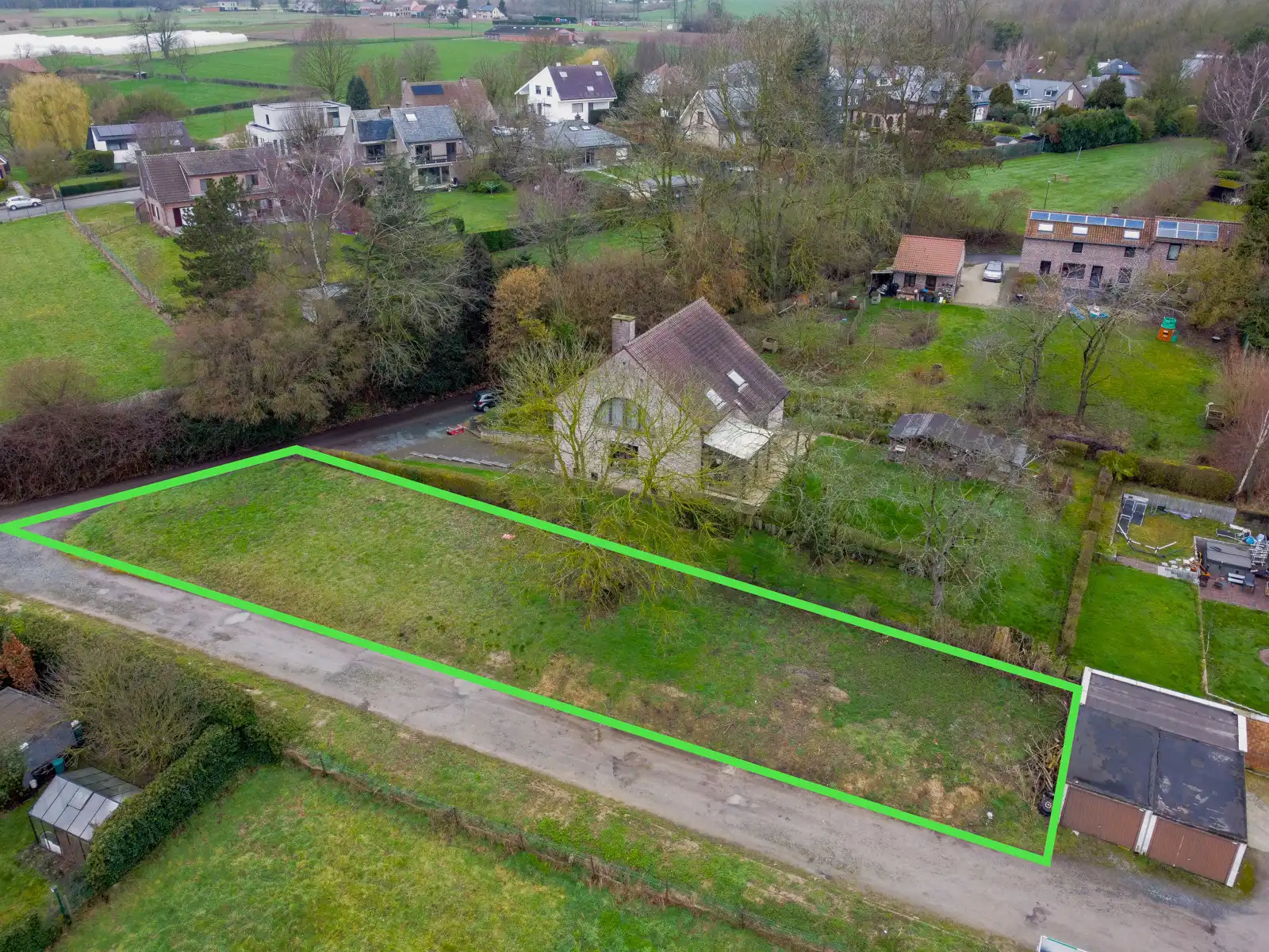 Bouwgrond voor open bebouwing in super rustige straat foto {{pictureIndex}}