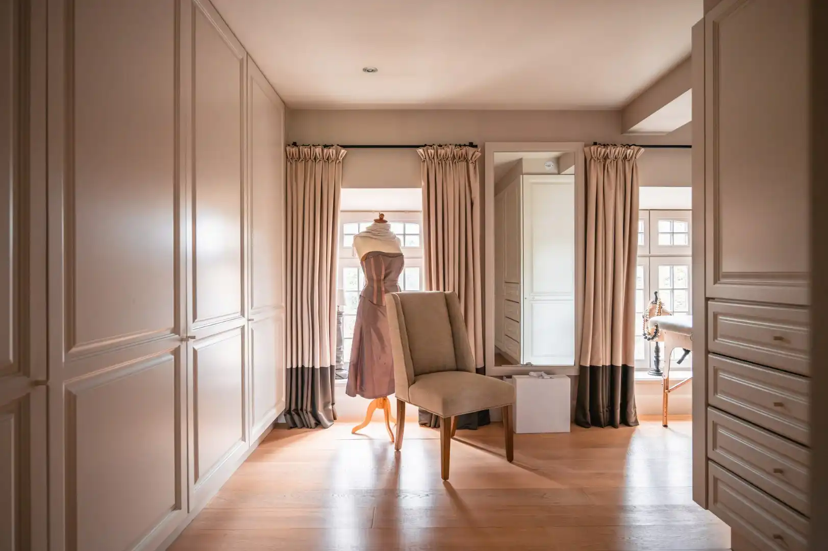 Unieke vierkantshoeve op uitgestrekt domein, geschikt voor diverse doeleinden  foto 11