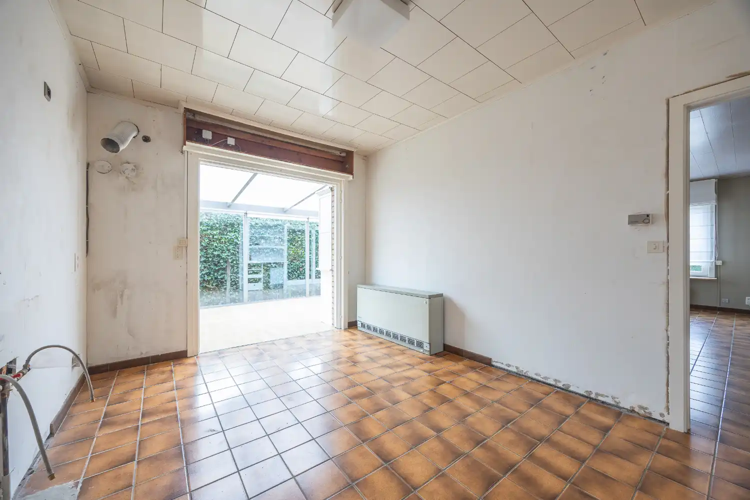 Te renoveren bungalow met potentieel in Jabbeke foto 4