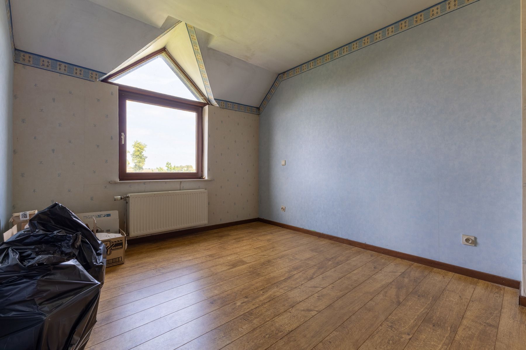 Landelijk gelegen woning met 3 slaapkamers en garage foto 16