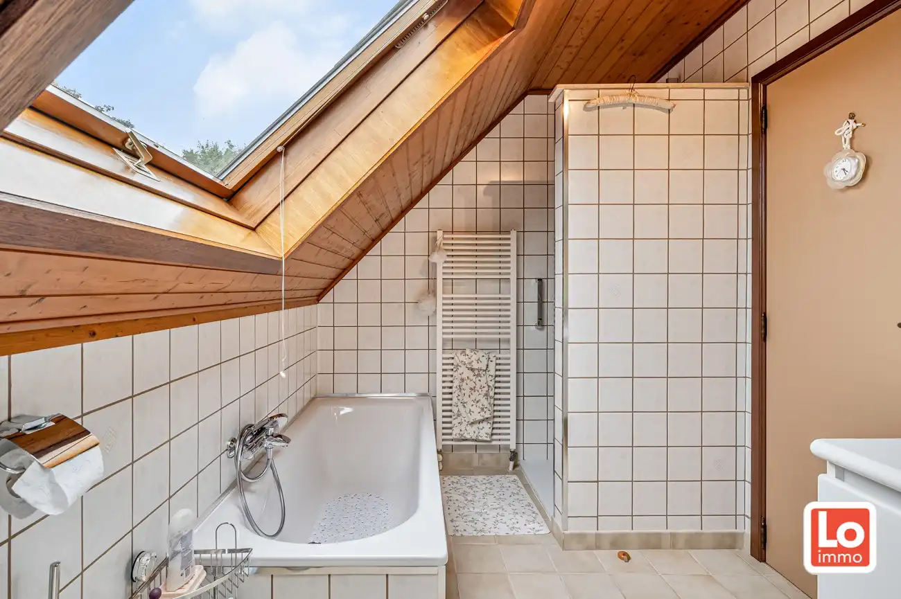 VERKOCHT! Instapklare open woning met inpandige garage op een rustige en residentiële ligging in Sint-Amandsberg, vlakbij Gent! foto 14