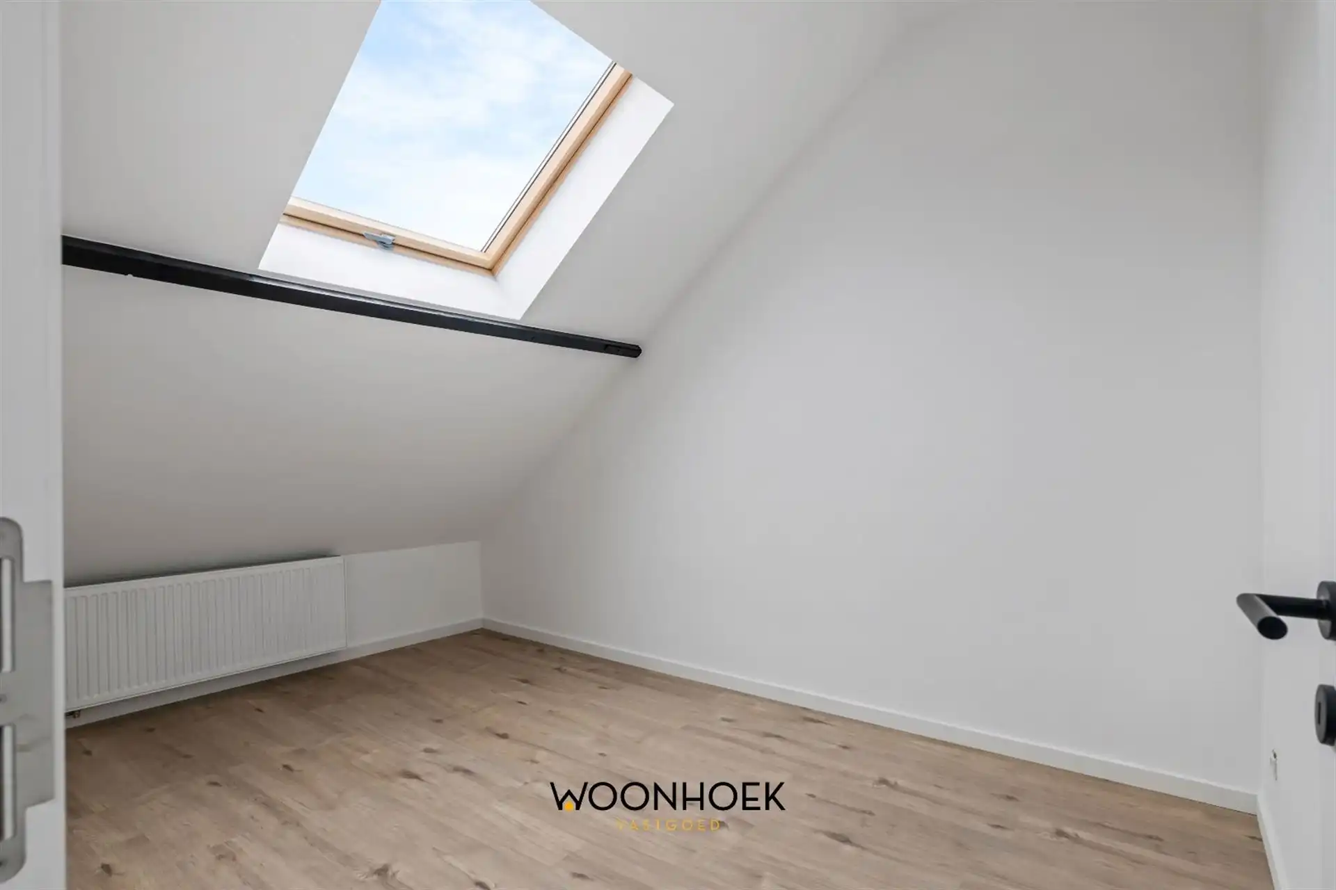 Gerenoveerde, 6-slpk woning, zonnige tuin en 2 bdkms te Sint-Niklaas! foto 16