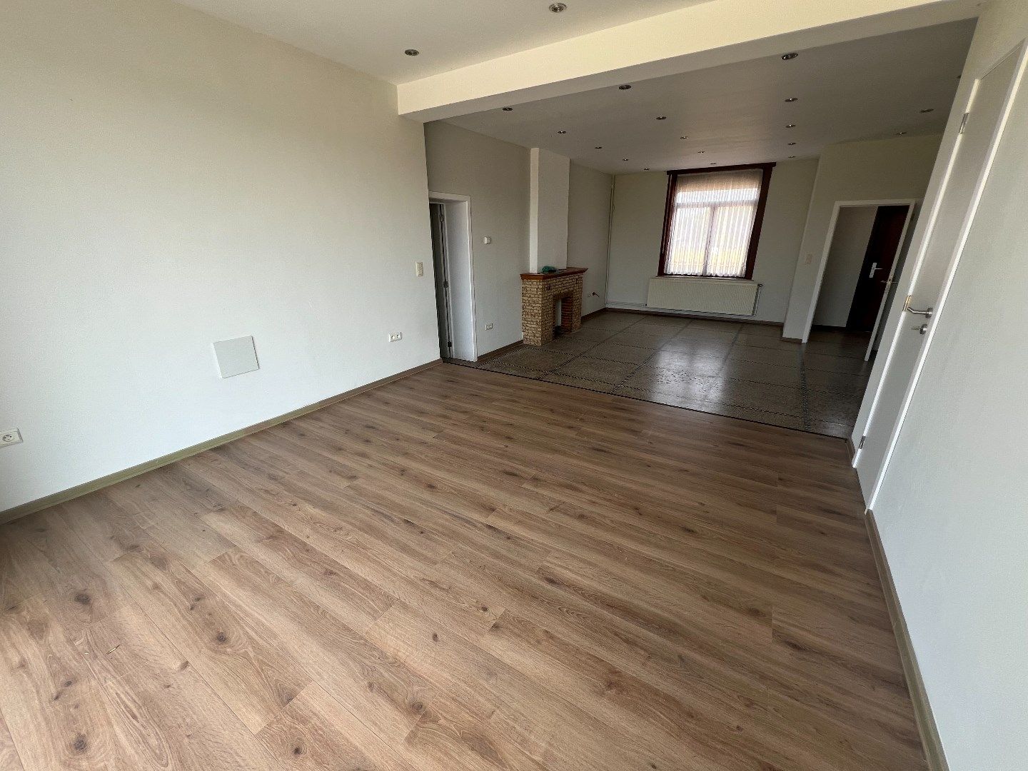 Opgefriste, ruime woning met 4 slpks, garage, carport, terras en tuin foto 4