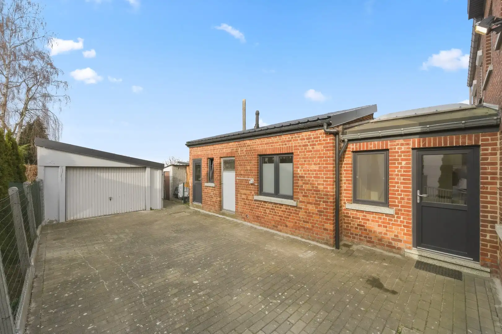 Instapklare halfopen bebouwing met 2 slaapkamers en ruime tuin foto 25