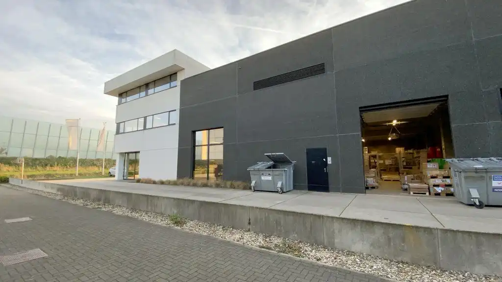 Kantoor met opslagruimte te huur in Burcht foto 2