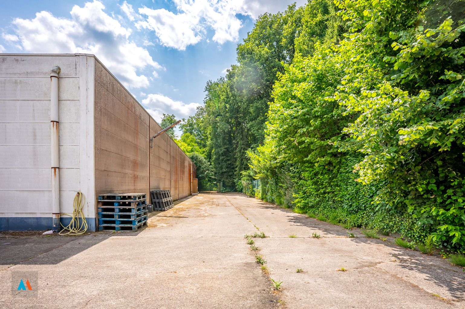 Garagebedrijf met woonst foto 19