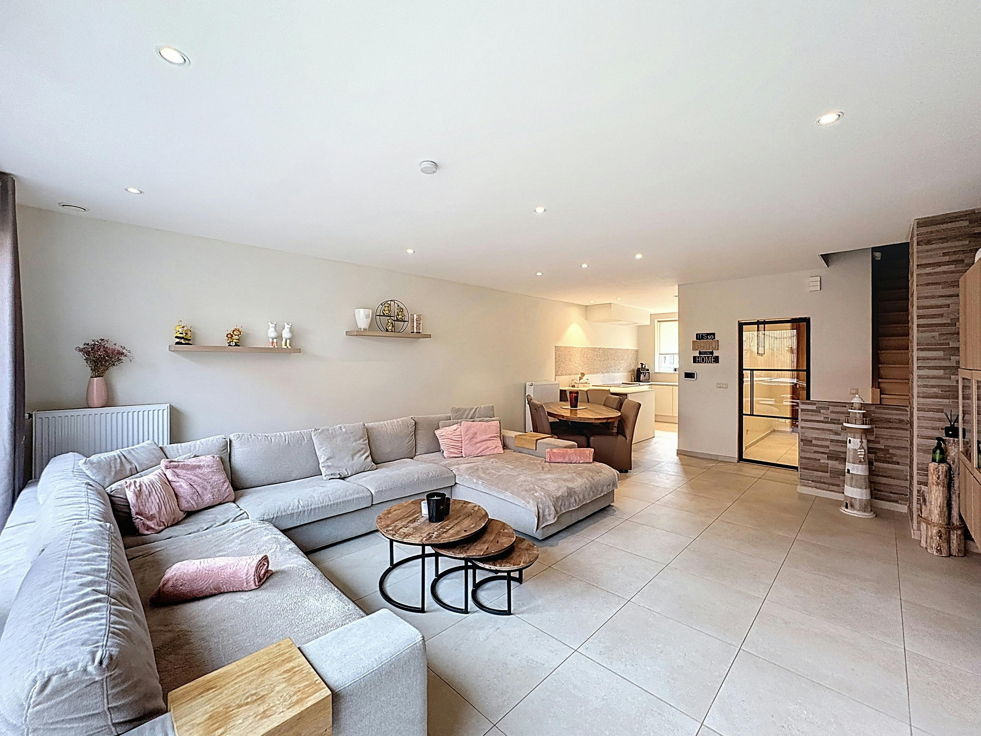 Recente woning met 4 slaapkamers te koop in Knokke-Heist foto {{pictureIndex}}