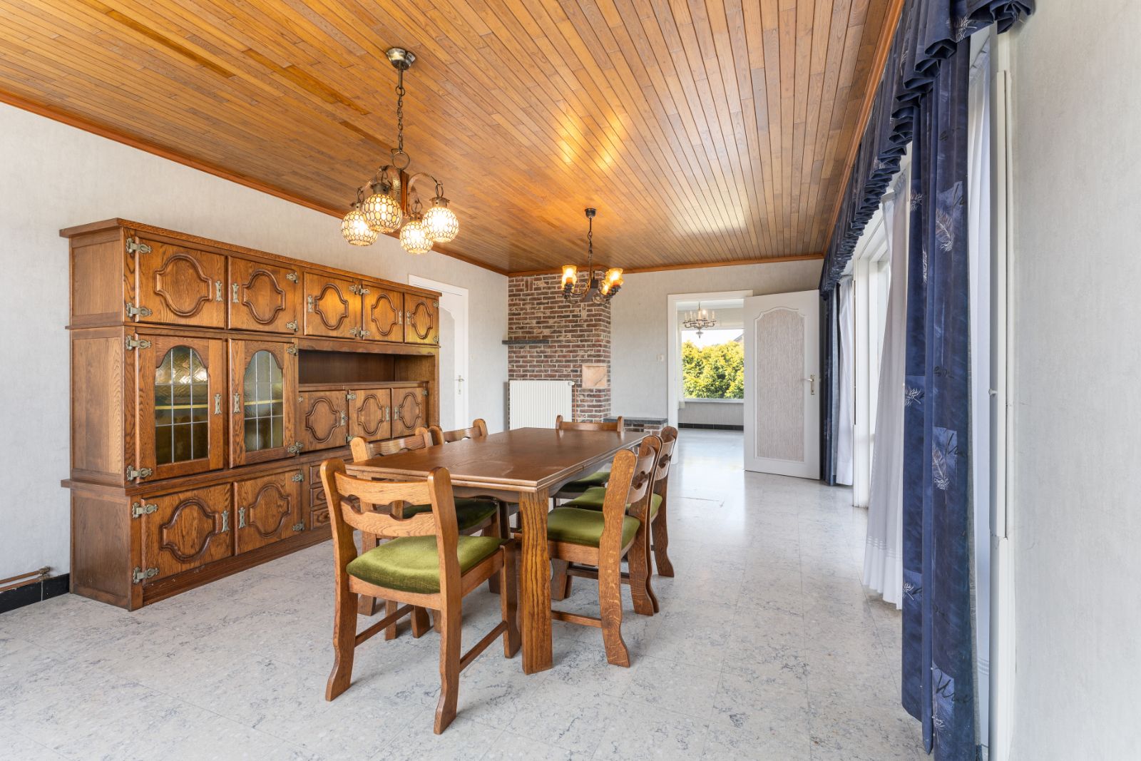 Ruime gezinswoning op 737 m² met 6 slaapkamers! foto 2
