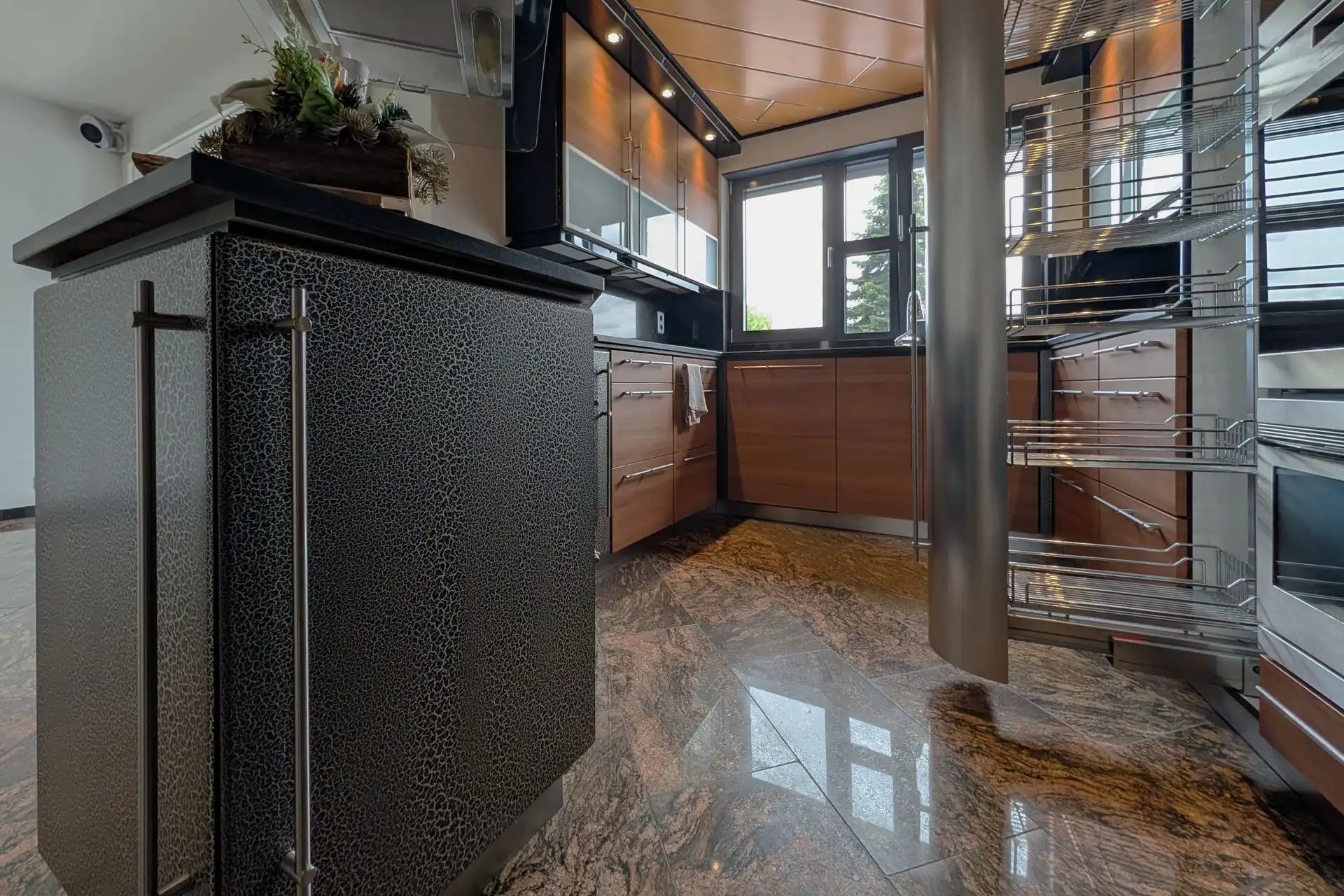 Grotestraat 332/2 – genieten van comfort, sauna, ruime inpandige garage, prachtig aangelegde tuin en een uniek uitzicht over de Maas! foto 9