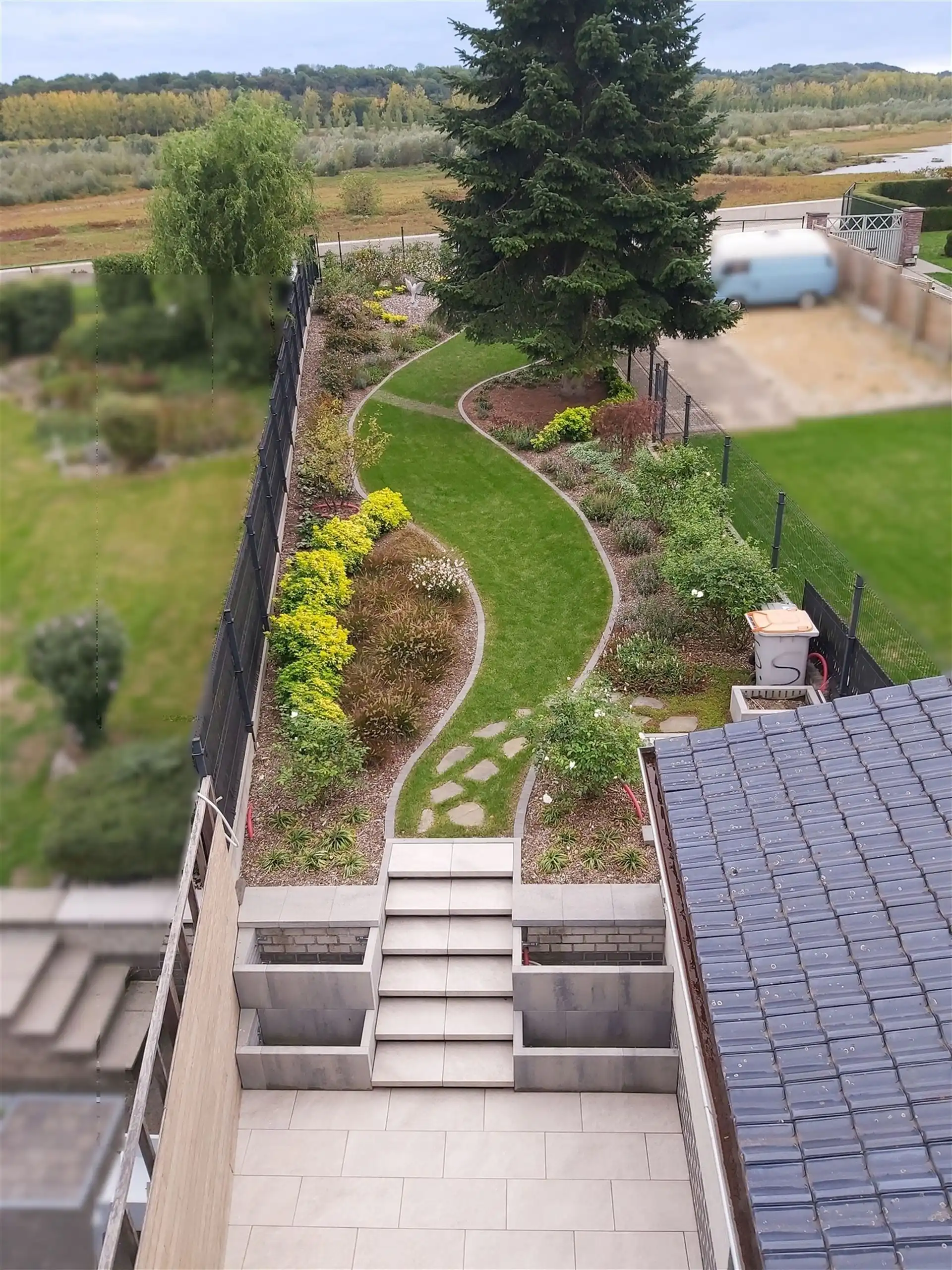 Grotestraat 332/2 – genieten van comfort, sauna, ruime inpandige garage, prachtig aangelegde tuin en een uniek uitzicht over de Maas! foto 9