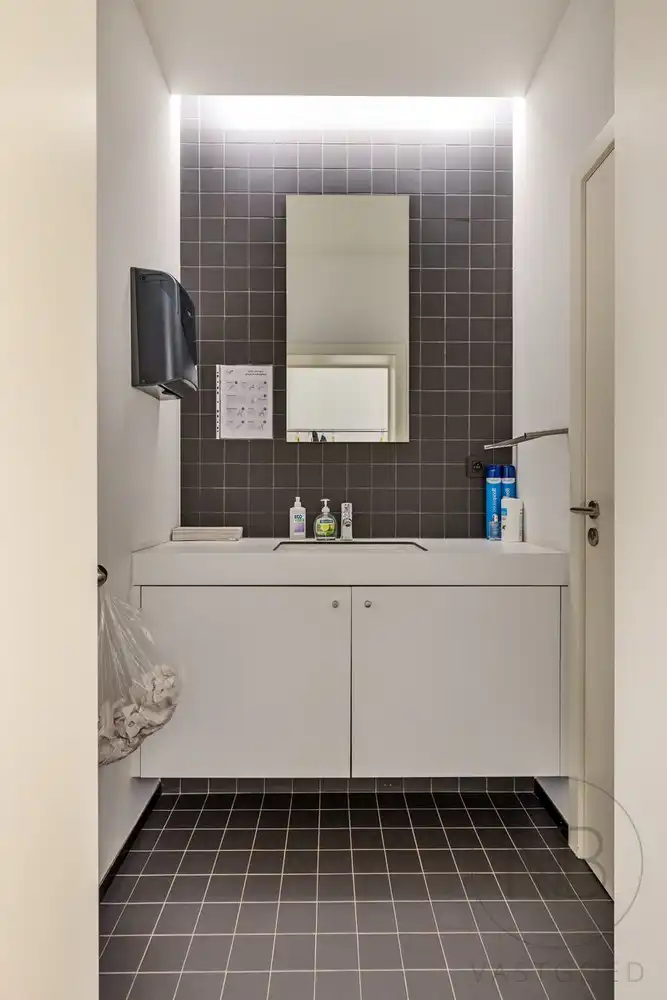 Instapklare en goed gelegen kantoorruimte foto 35