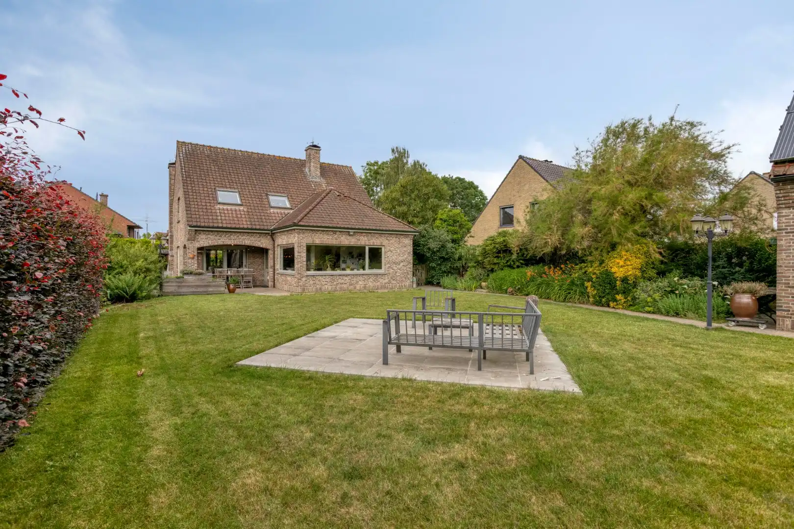 Prachtige, uiterst verzorgde villa met oogverblindende tuin op 903 m2! foto {{pictureIndex}}
