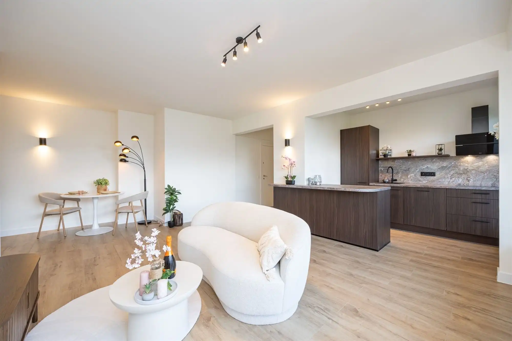 Appartement foto {{pictureIndex}}