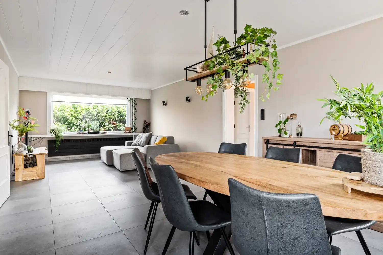 Aangename woning met ruime tuin en magazijn Te Koop op toplocatie in Begijnendijk foto 3