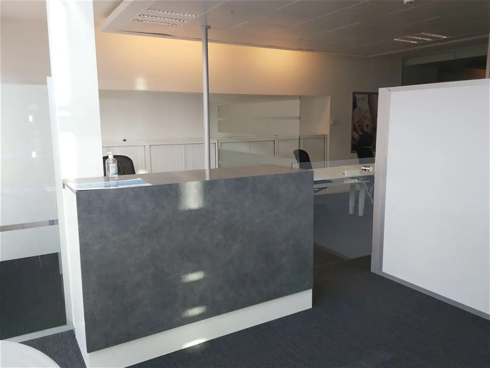 Kantoorgebouw foto 8