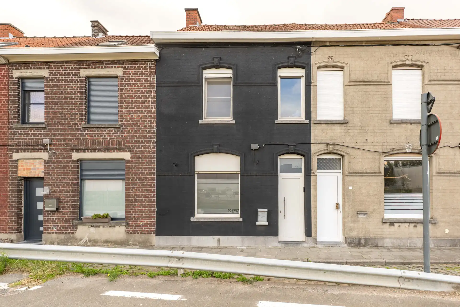 Hoofdfoto van de publicatie: Charmevolle te renoveren woning met 3 slaapkamers en tuin op perceel van 405 m² te koop in Aalbeke