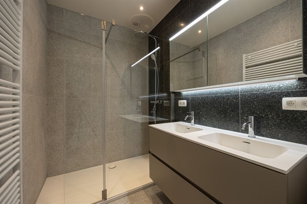 gerenoveerd appartement met zonnig terras foto 8