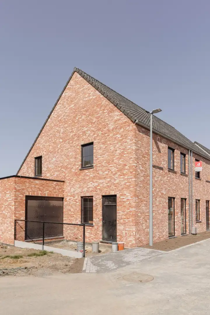 Ruime energiezuinige halfopen bebouwing met 4 slpk’s foto 4