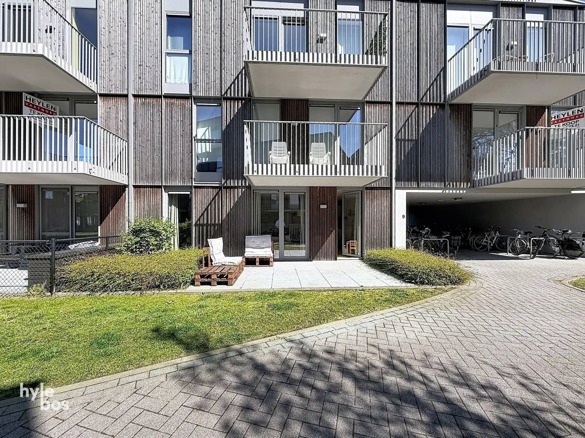 Modern gelijkvloers appartement met terras en parking foto 4