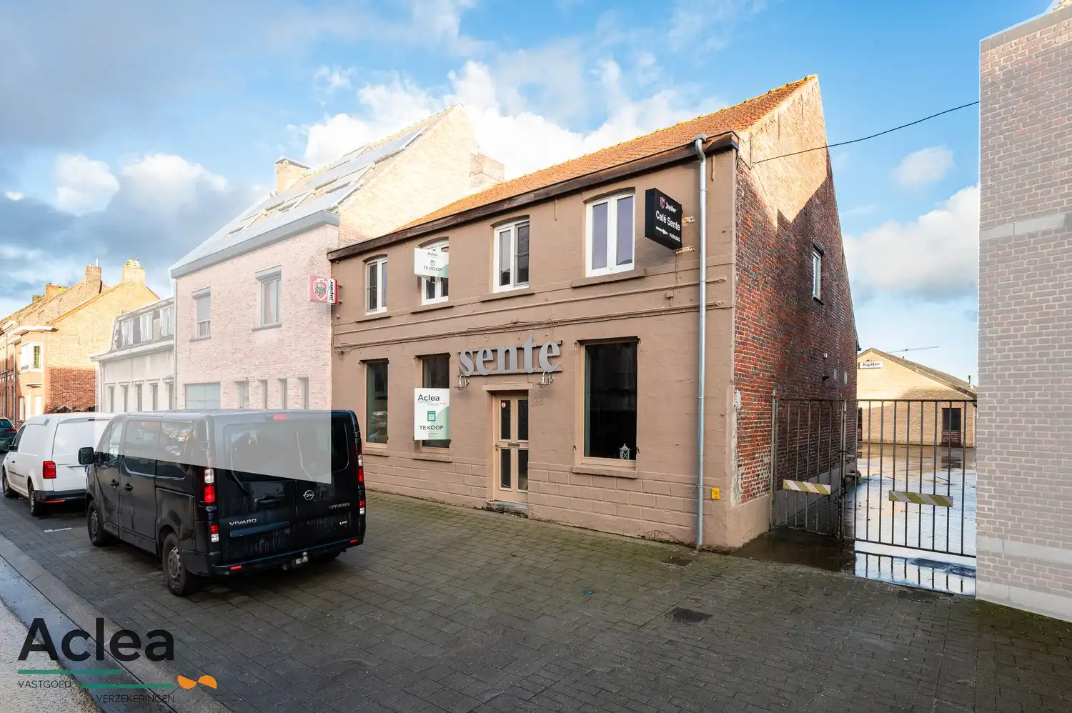 Multifunctionele eigendom bestaande uit café met appartement en feestzaal foto 5