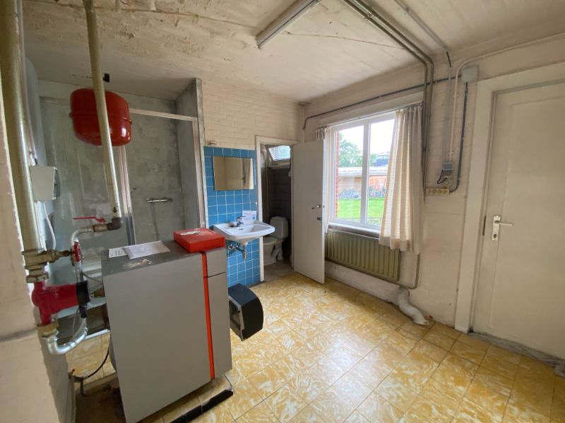 Te renoveren woning nabij centrum Mol, met aanpalende grond van +-21a, gelegen in doodlopende straat foto 23