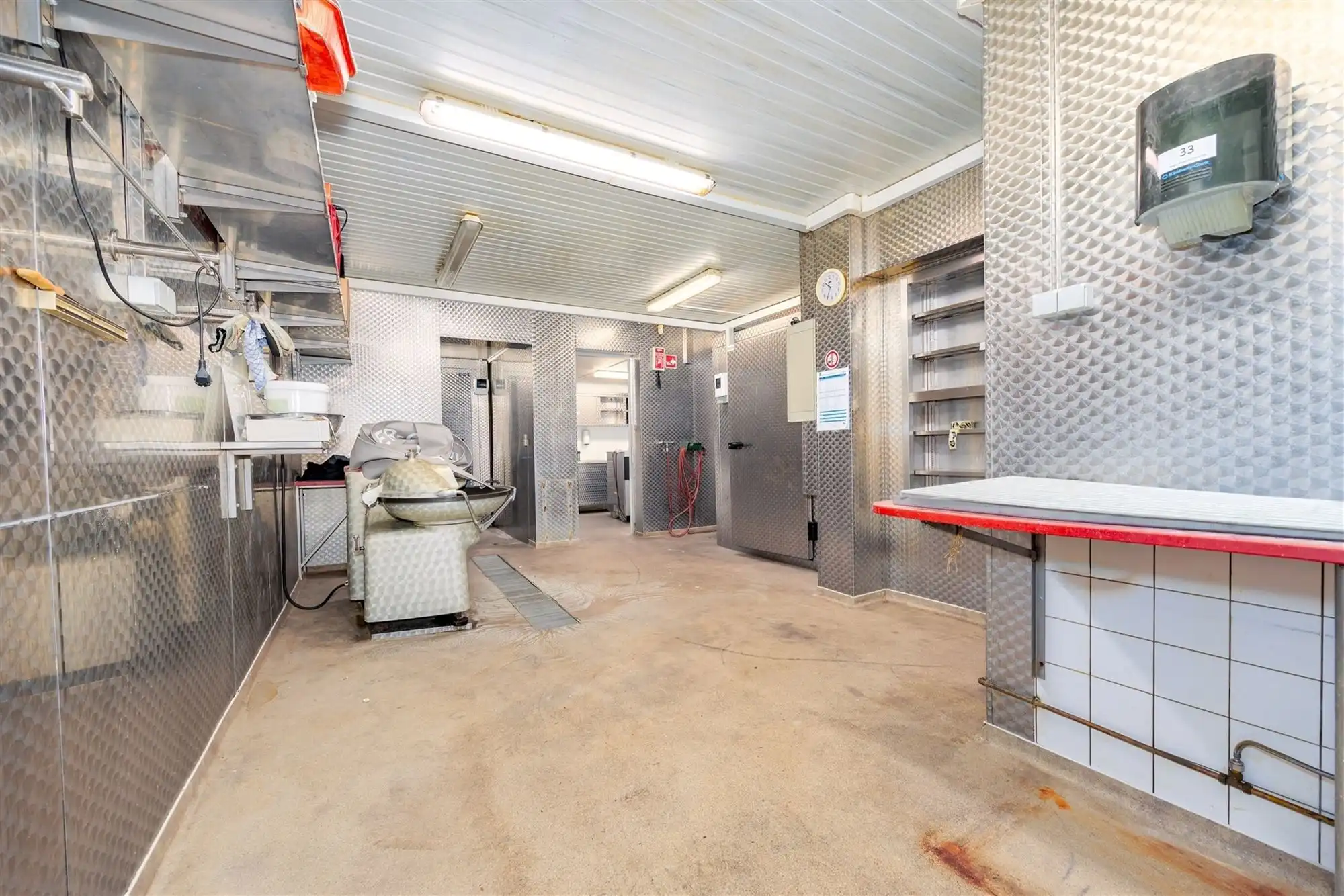 Handelsgelijkvloers op toplocatie in Mortsel - voormalige slagerij  foto 11