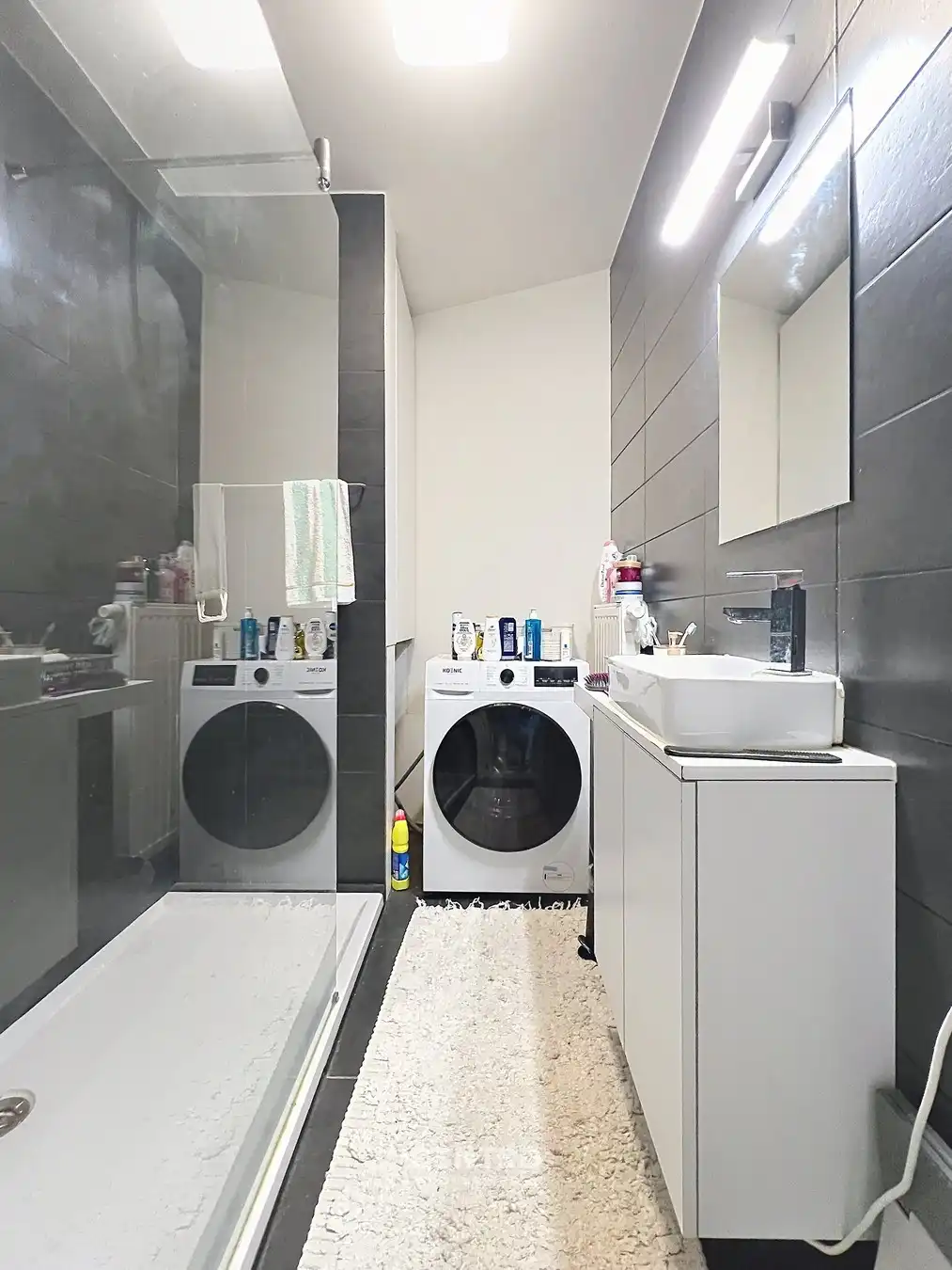 INSTAPKLAAR appartement (77m ²) met 2 SLK, GARAGE (moto's, fietsen,...) en ideale ligging in Roeselare - Perfect voor comfortabel wonen of als OPBRENGSTEIGENDOM ! foto 16