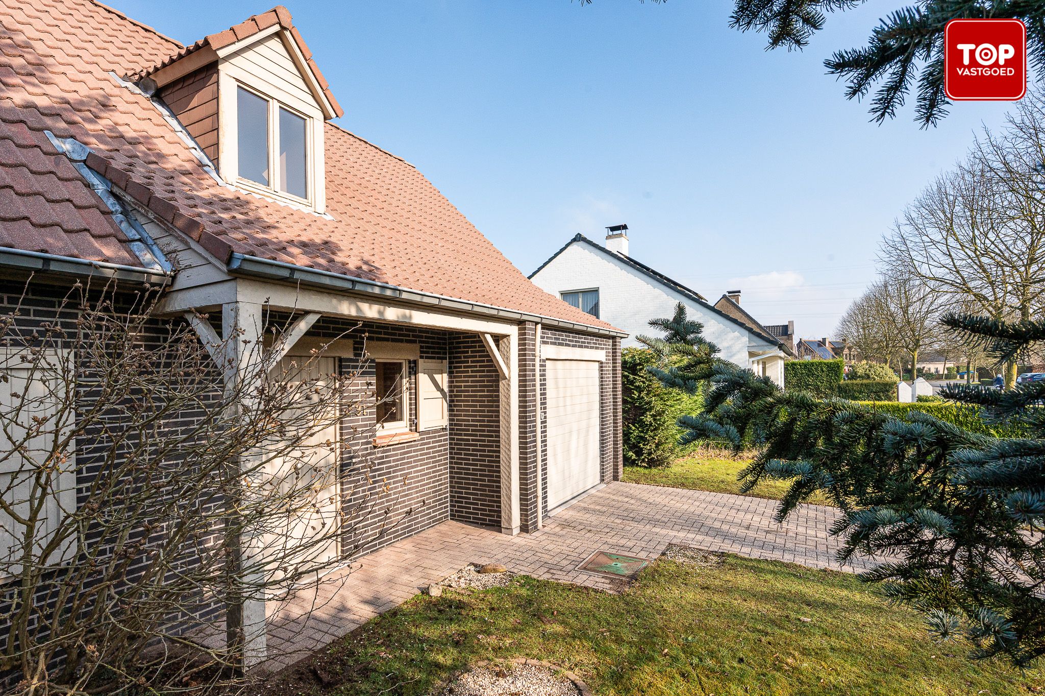 Te renoveren gezinswoning met ruime tuin in een doodlopende straat foto 4