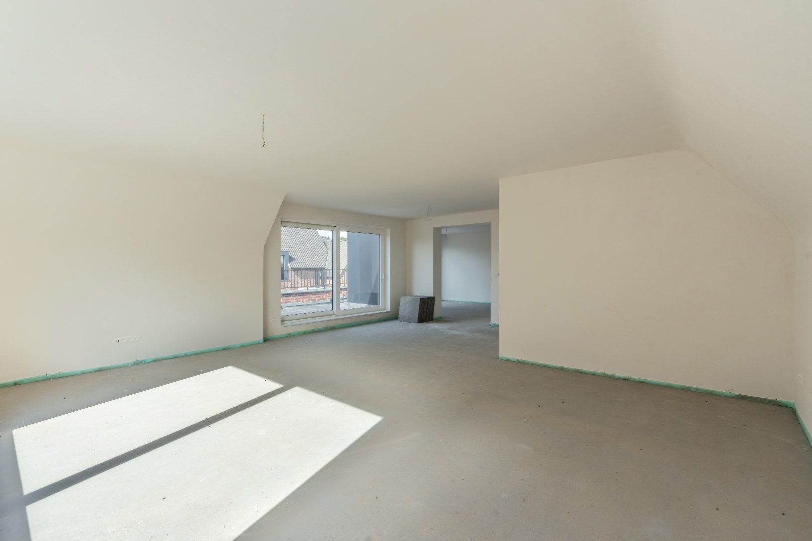 Zeer ruim penthouse met twee slaapkamers, ruim terras en garage.  foto 4