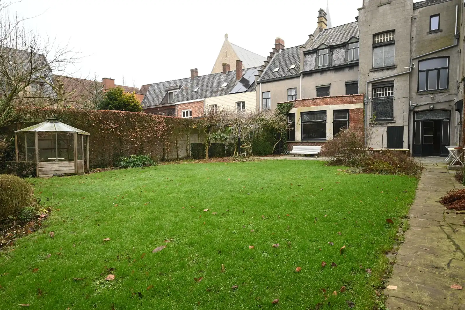 Herenhuis op de markt van Ardooie foto 22