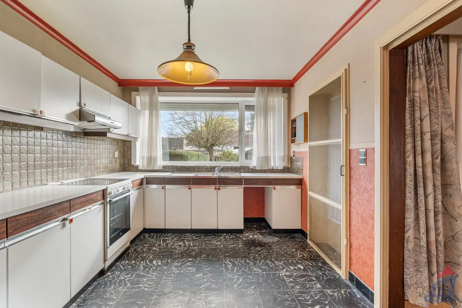 Charmante open bebouwing met 4 slaapkamers en zonnige tuin in het gezellige Velm foto 6